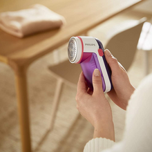 Load image into Gallery viewer, Philips Fabric Shaver GC026