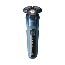 Load image into Gallery viewer, Philips Wet & Dry electric shaver S5582