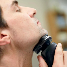 Load image into Gallery viewer, Philips Wet & Dry electric shaver S5582